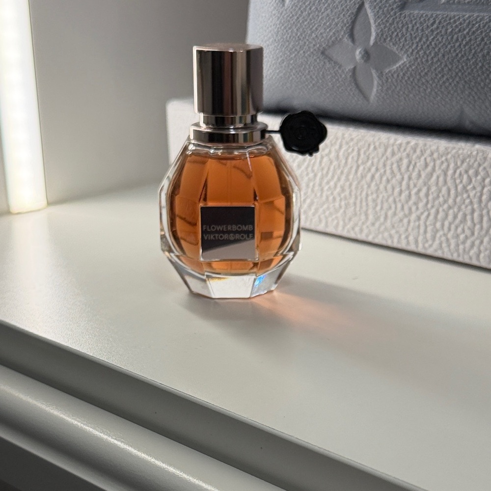 Viktor & Rolf Flowerbomb NWOB 1 fl oz.